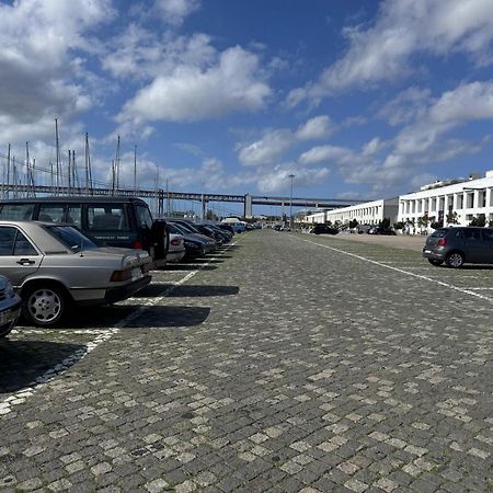 Lisbon Cosy Boat Hotel ภายนอก รูปภาพ