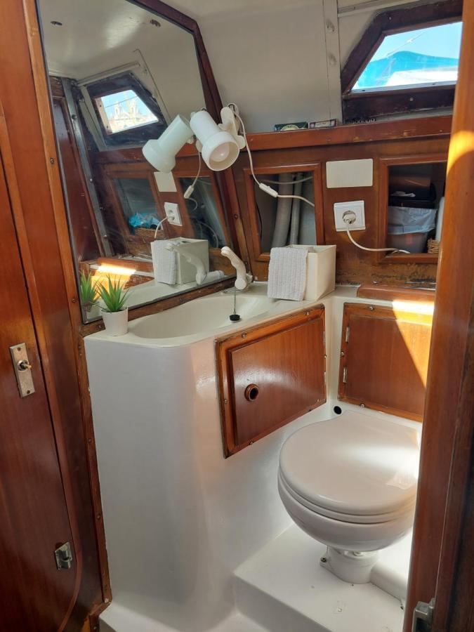 Lisbon Cosy Boat Hotel ภายนอก รูปภาพ