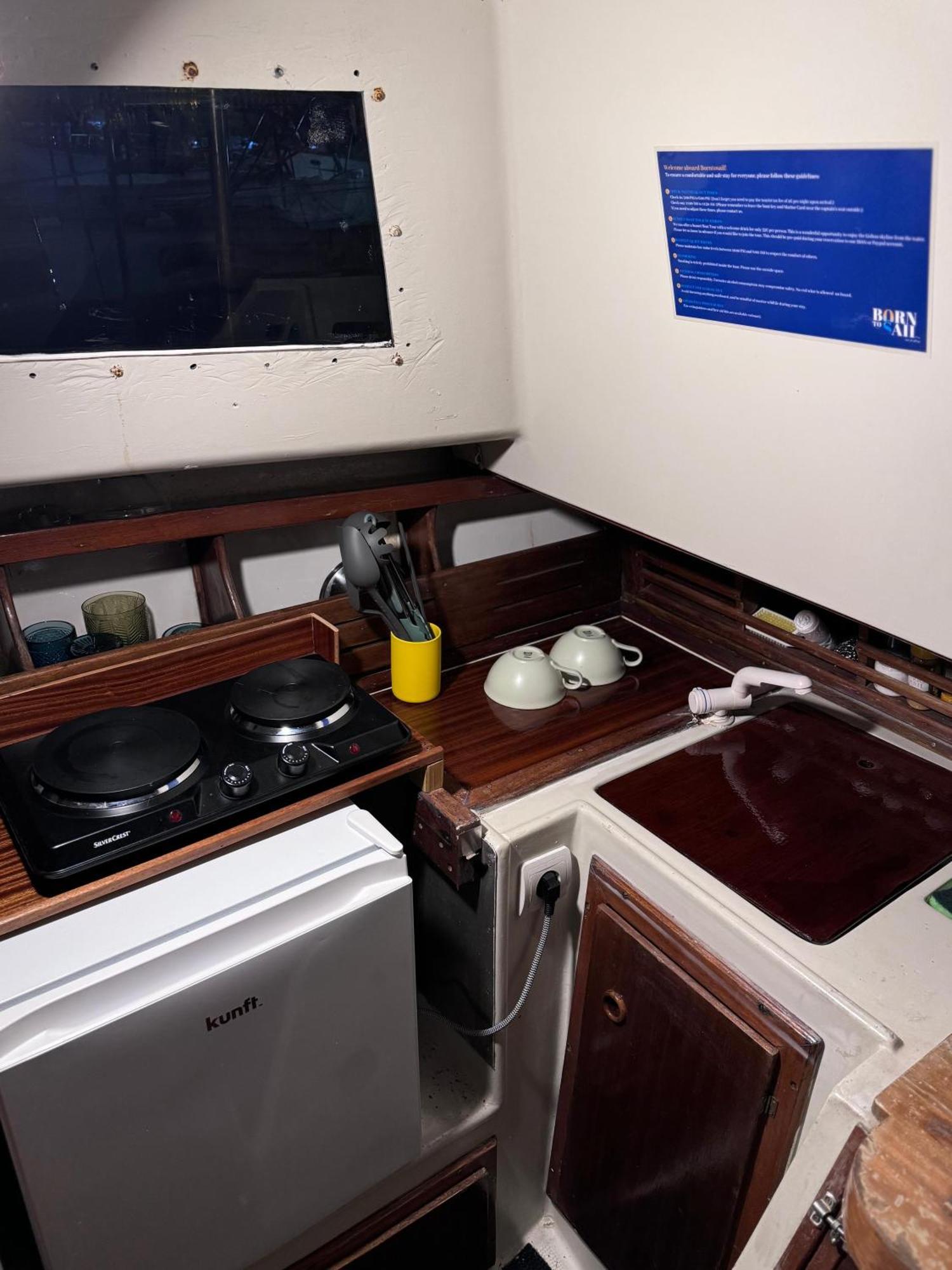Lisbon Cosy Boat Hotel ภายนอก รูปภาพ
